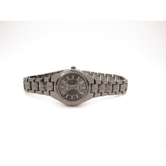 Women QMax Quartz WR Analog 25mm Dial Causal Round Watch (F637) - Picture 7 of 10